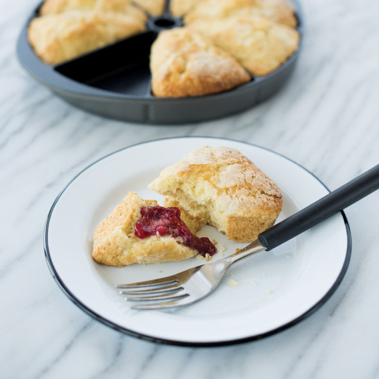 Moule à scones écossais et pain de maïs - Nordic Ware - Moule à pâtisserie - - La Guilde Culinaire