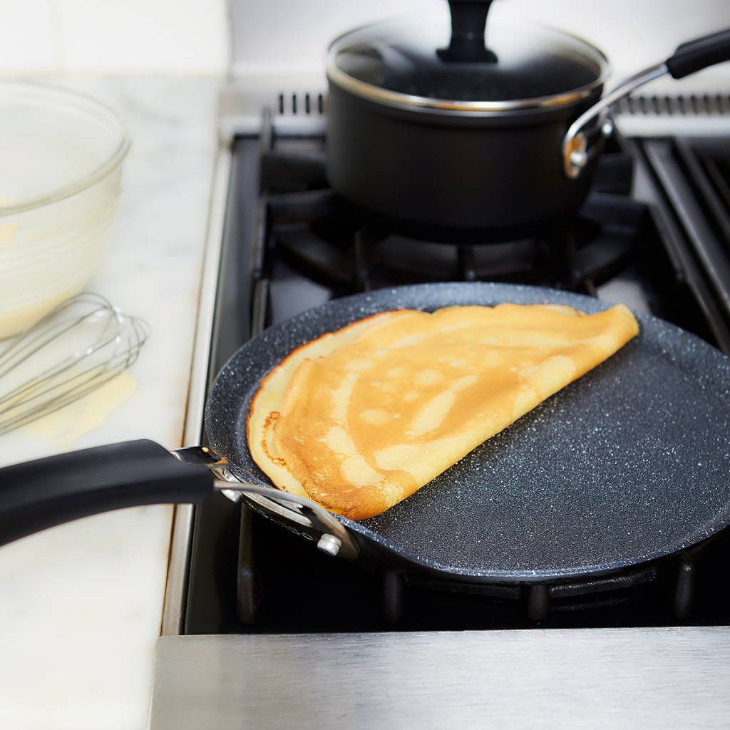 Crêpière en aluminium forgé antiadhésif « The Rock » de 26 cm (10,5 po) RICARDO - Ricardo - Poêle à crêpe - - La Guilde Culinaire