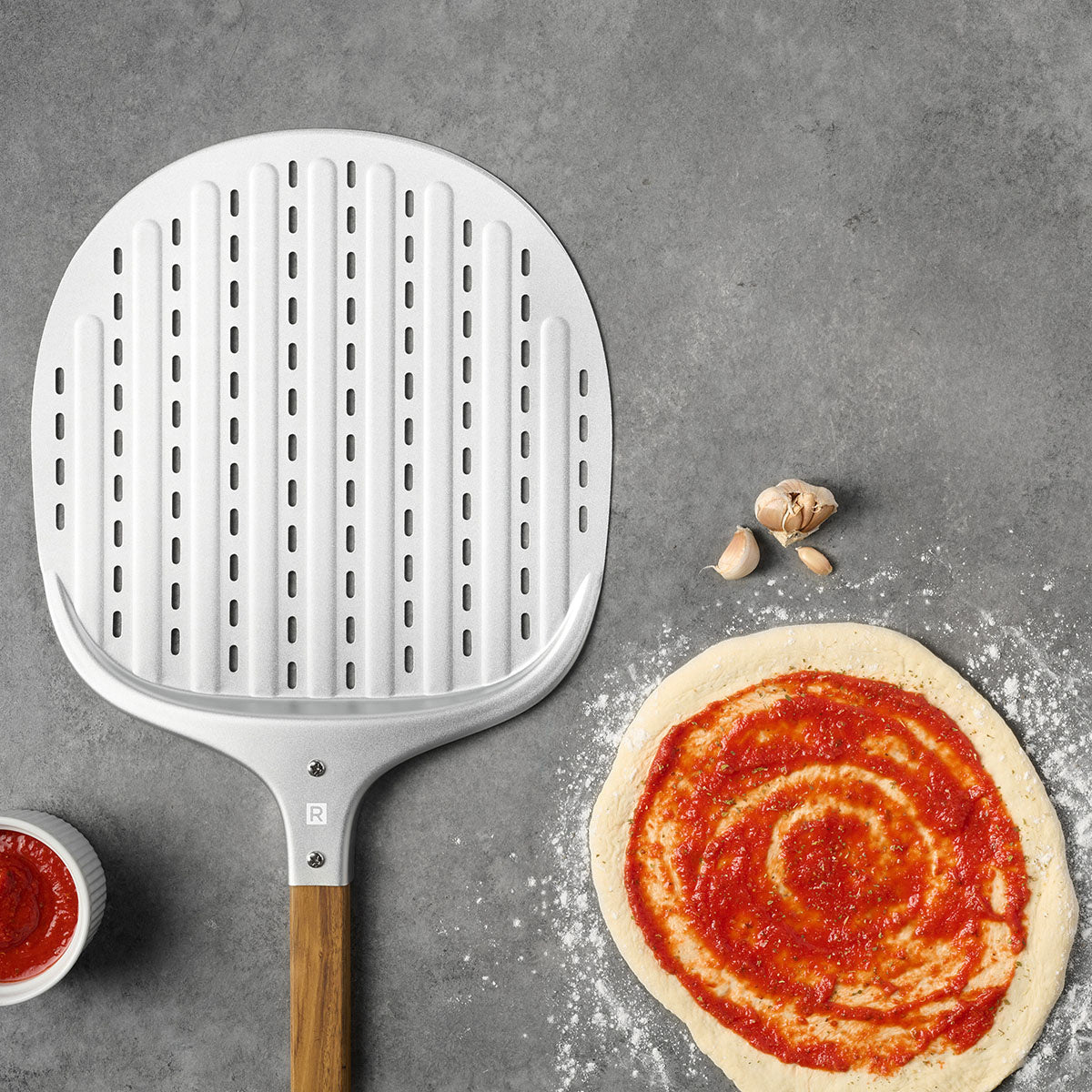 Pelle à pizza perforée RICARDO - Ricardo - Pelle à pizza - - La Guilde Culinaire