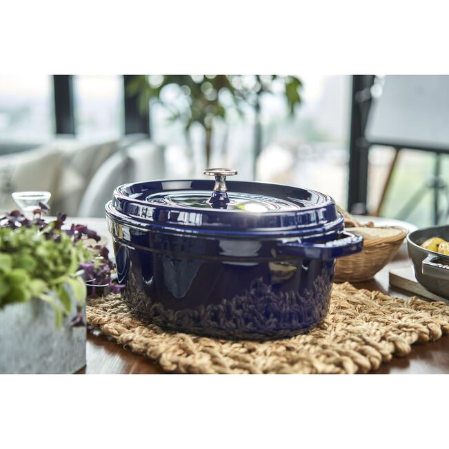 Cocotte ovale fonte et émail Bleu 31cm 5.5L - Staub - Cocotte - - La Guilde Culinaire