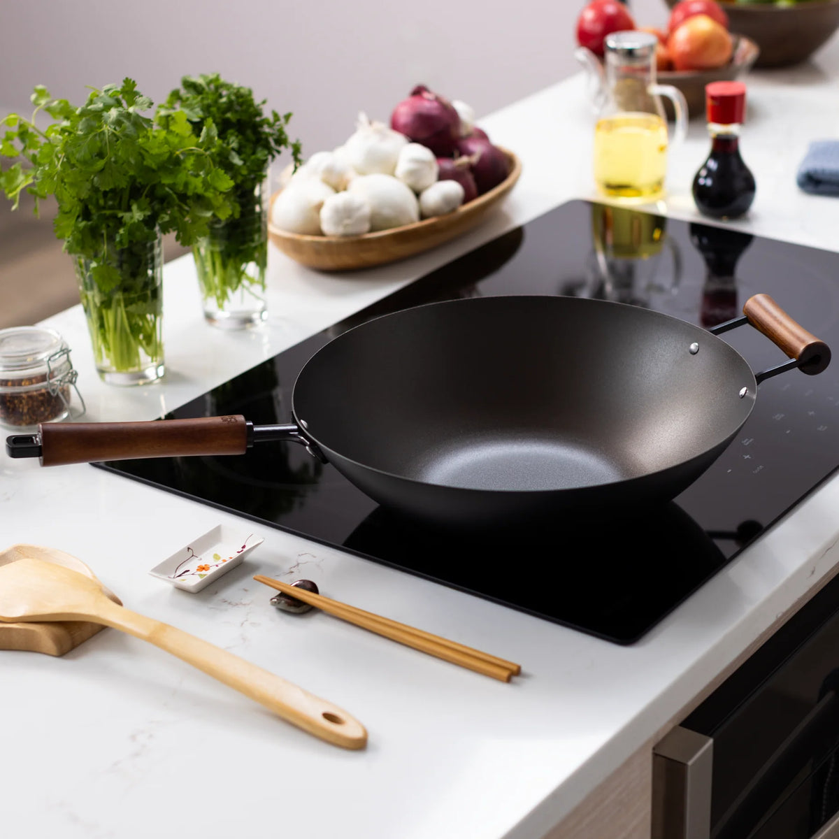 Wok en acier carbone pré-assaisonné 14 po - Série Classic - Joyce Chen - Wok - - La Guilde Culinaire