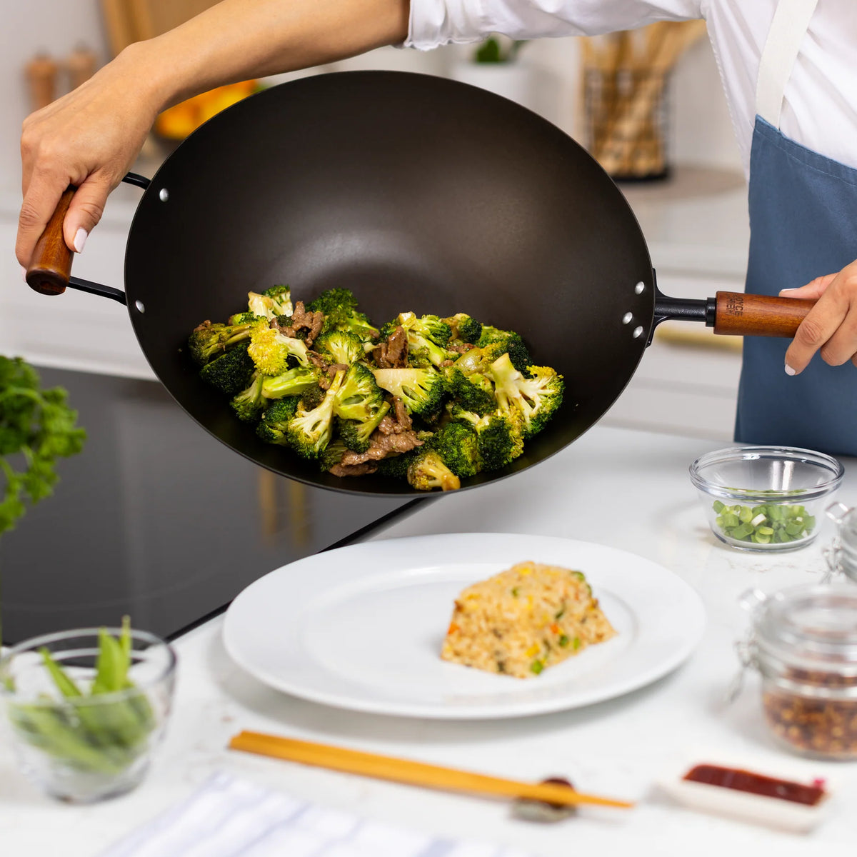 Wok en acier carbone pré-assaisonné 14 po - Série Classic - Joyce Chen - Wok - - La Guilde Culinaire