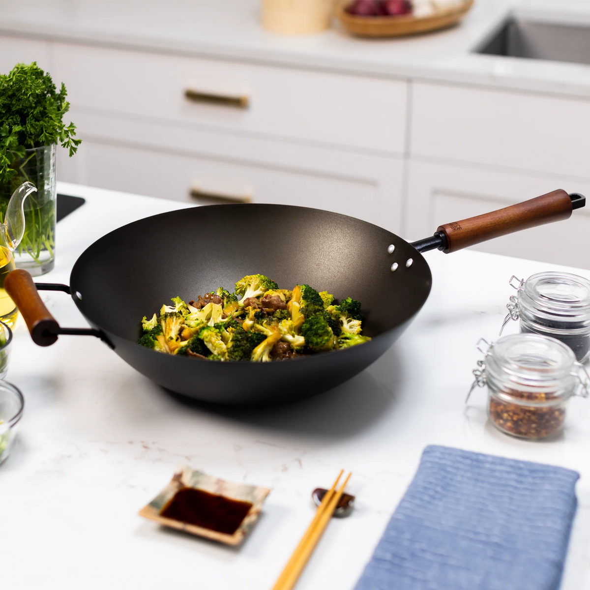 Wok en acier carbone pré-assaisonné 14 po - Série Classic - Joyce Chen - Wok - - La Guilde Culinaire