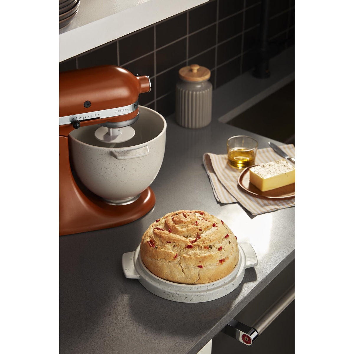 Batteur sur socle Artisan à tête inclinable de 5 pintes, KitchenAid Orange brûlée - Kitchenaid - Batteur sur socle - - La Guilde Culinaire