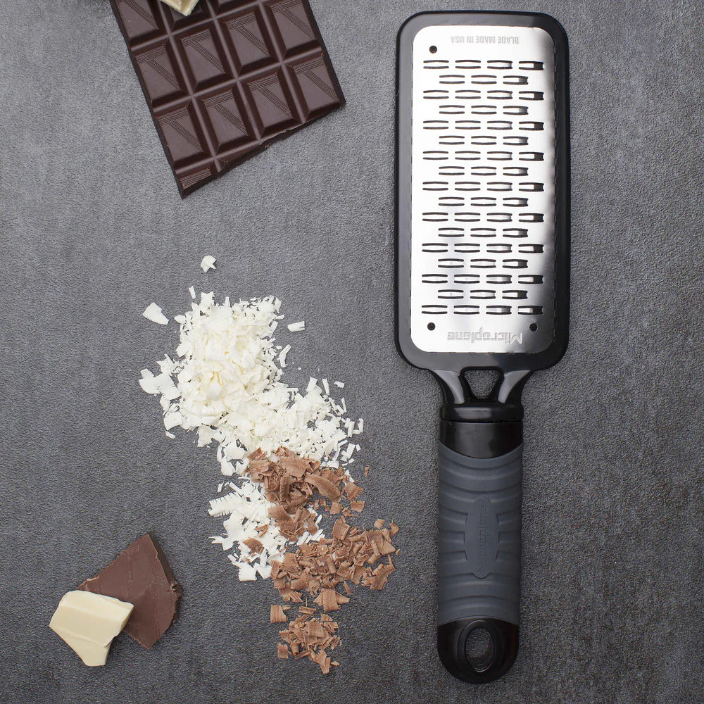 Râpe RIBBON Double Tranchants avec couvercle protecteur et mesureur - Séries Home * - Microplane - Râpe et zesteur - - La Guilde Culinaire