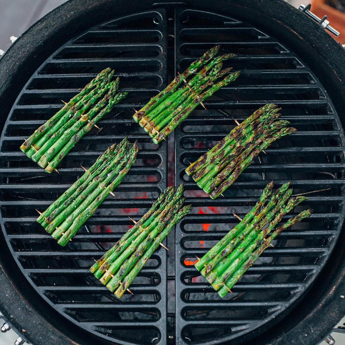 Grille de cuisson en demi-lune en fonte - KamadoJoe - Kamado Joe - Grille pour BBQ - - La Guilde Culinaire