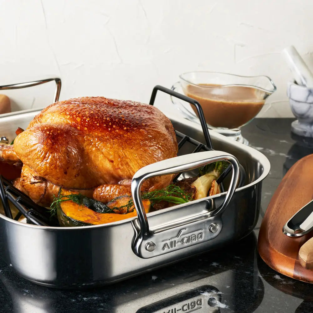 Accessoires Gourmet, Petite Rôtissoire en Acier Inoxydable avec support, 11 x 14 po - All-Clad - Rôtissoire - - La Guilde Culinaire