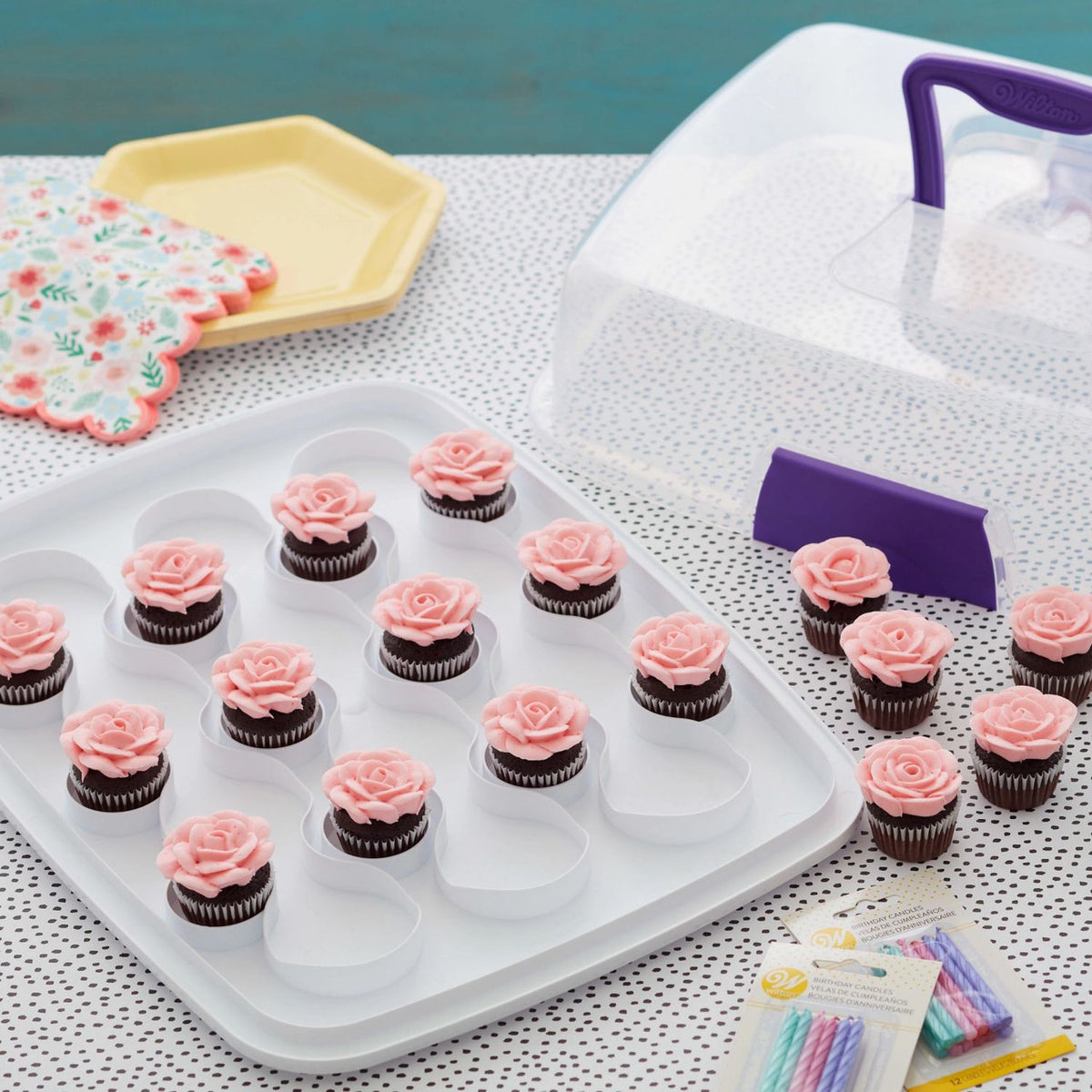 Porte-gâteaux et cupcakes oblong - Contenant à cupcakes - Wilton - Porte gâteaux - - La Guilde Culinaire