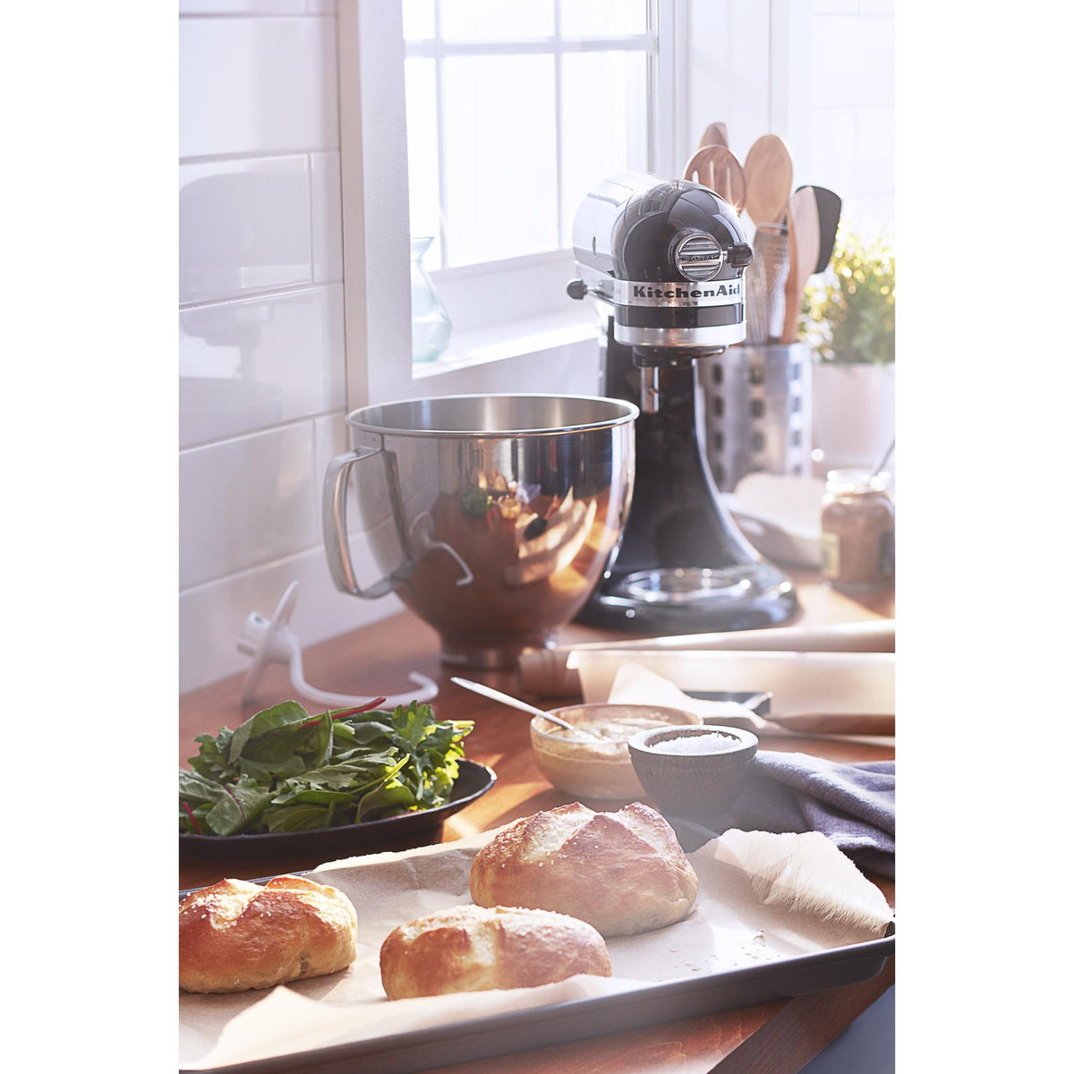 Batteur sur socle KitchenAid 4.7 L (5 pintes) Artisan - Noir - Kitchenaid - Batteur sur socle - - La Guilde Culinaire
