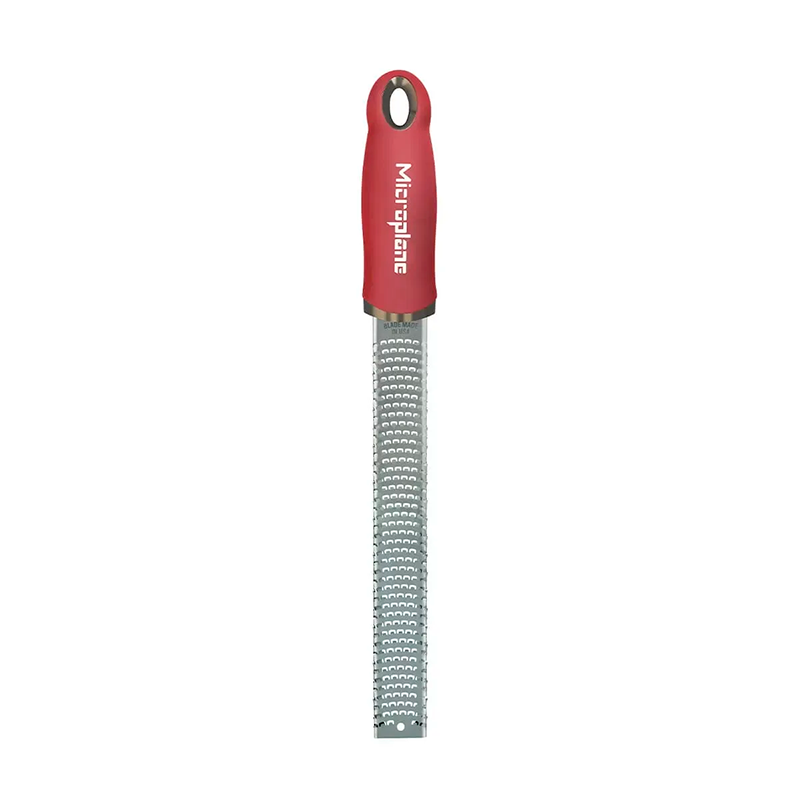 Zesteur-Râpe - Série Premium Classic (Rouge Grenade), Microplane    - Microplane - Râpe et zesteur -  - La Guilde Culinaire