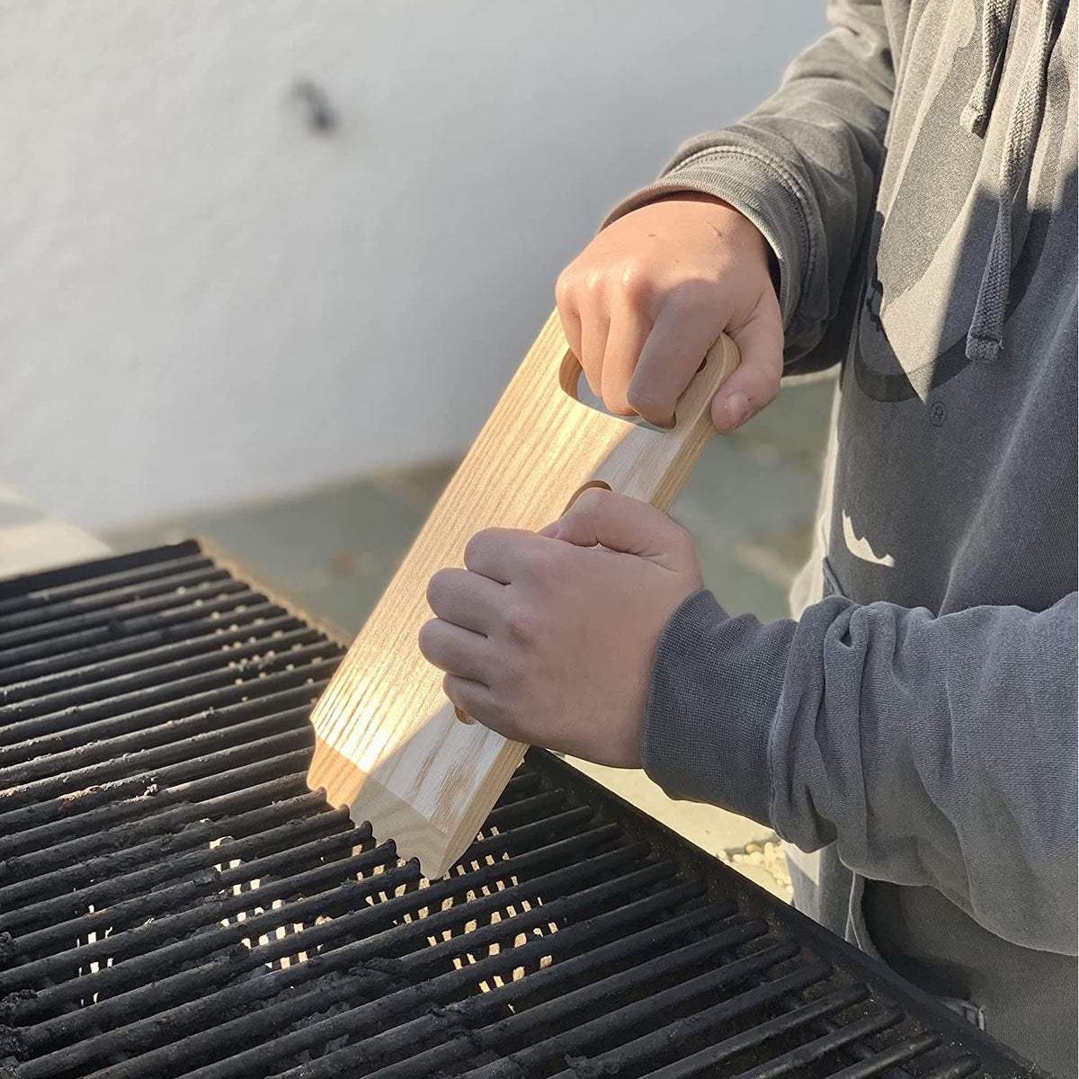 Grattoir en bois naturel    - Outset - Brosse à BBQ -  - La Guilde Culinaire