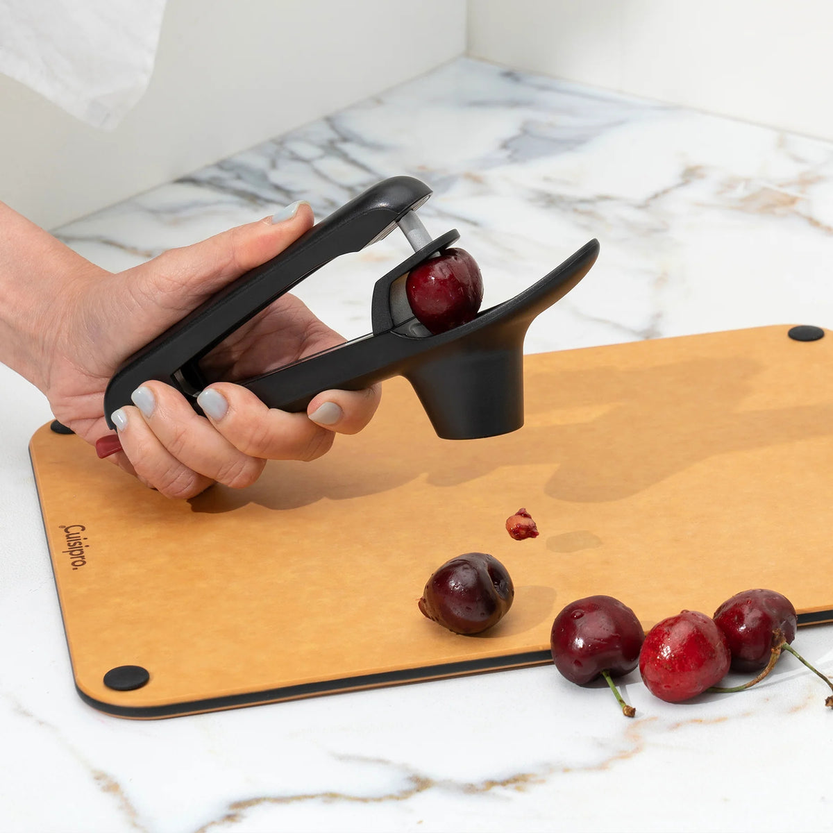 Dénoyauteur de cerises et d'olives - Cuisipro - Dénoyauteur - - La Guilde Culinaire