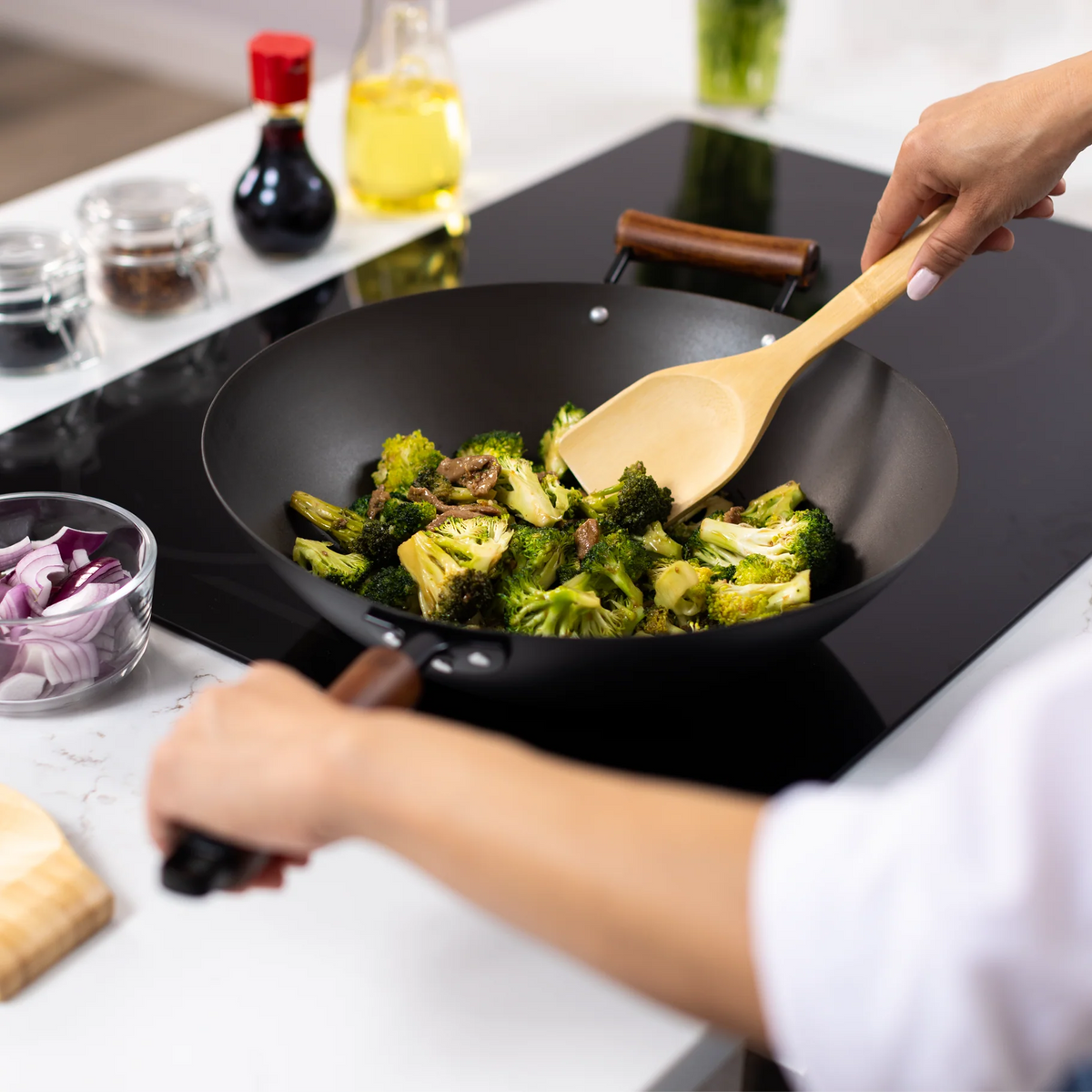 Wok en acier carbone pré-assaisonné 14 po - Série Classic - Joyce Chen - Wok - - La Guilde Culinaire