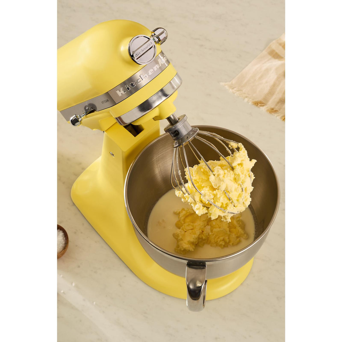 Batteur sur socle KitchenAid 4.7 L (5 pintes) la couleur de l’année 2025 - Beurre - Kitchenaid - Batteur sur socle - - La Guilde Culinaire