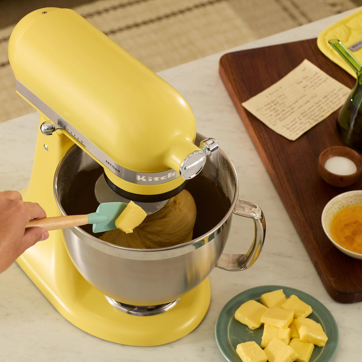 Batteur sur socle KitchenAid 4.7 L (5 pintes) la couleur de l’année 2025 - Beurre - Kitchenaid - Batteur sur socle - - La Guilde Culinaire
