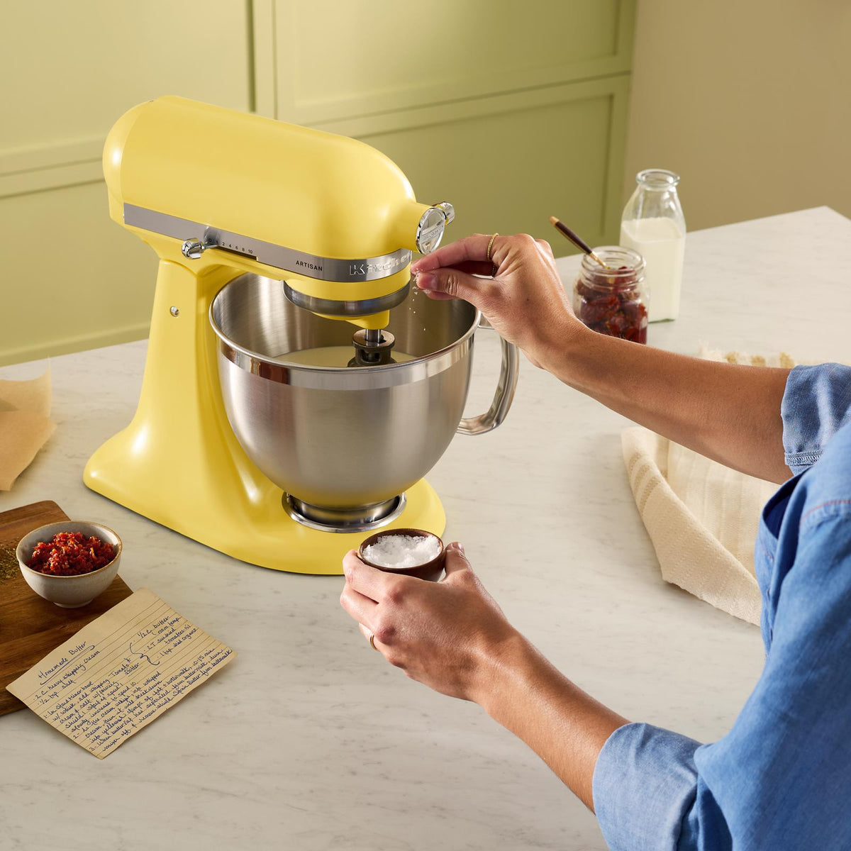 Batteur sur socle KitchenAid 4.7 L (5 pintes) la couleur de l’année 2025 - Beurre - Kitchenaid - Batteur sur socle - - La Guilde Culinaire