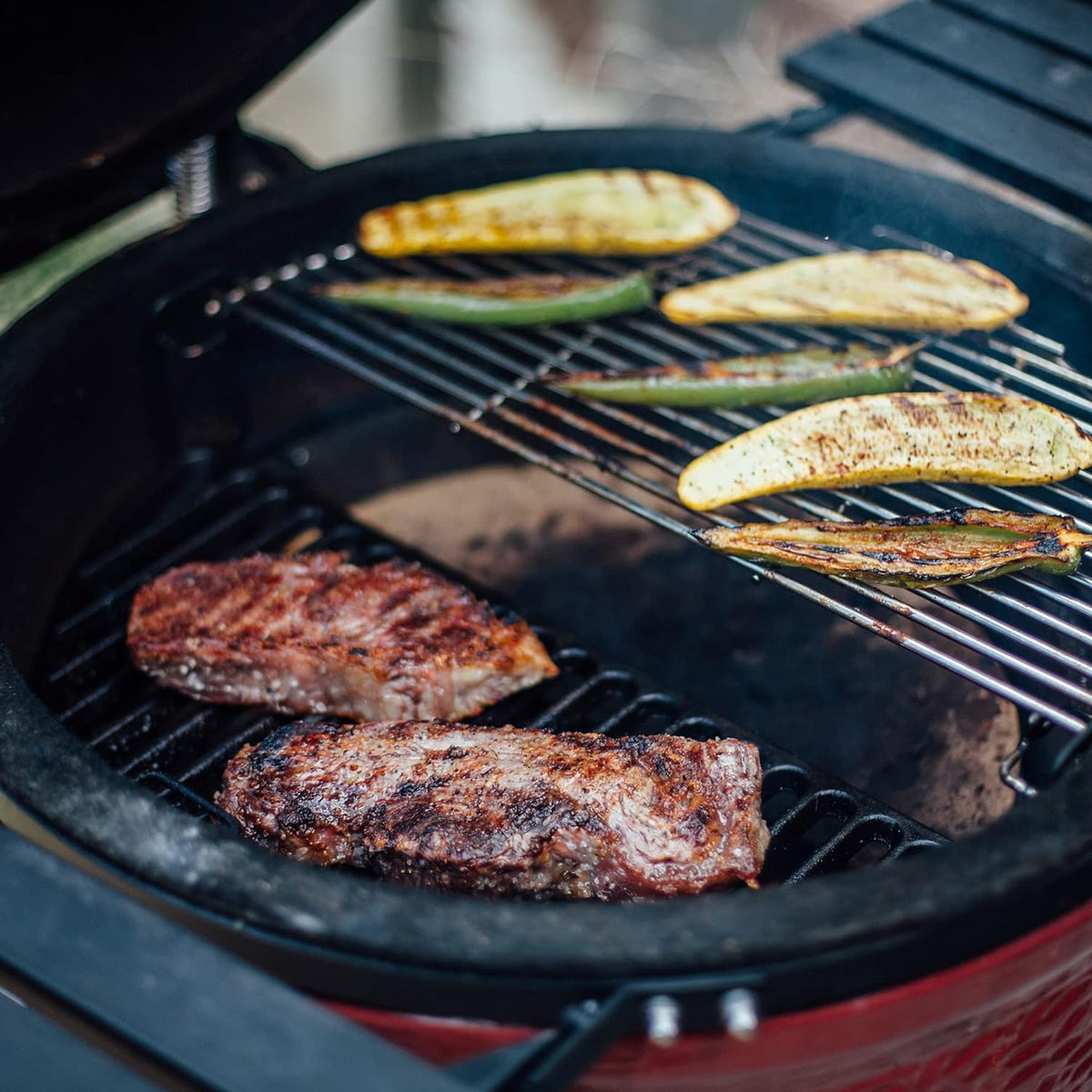Grille de cuisson en demi-lune - KamadoJoe    - Kamado Joe - Grille pour BBQ -  - La Guilde Culinaire