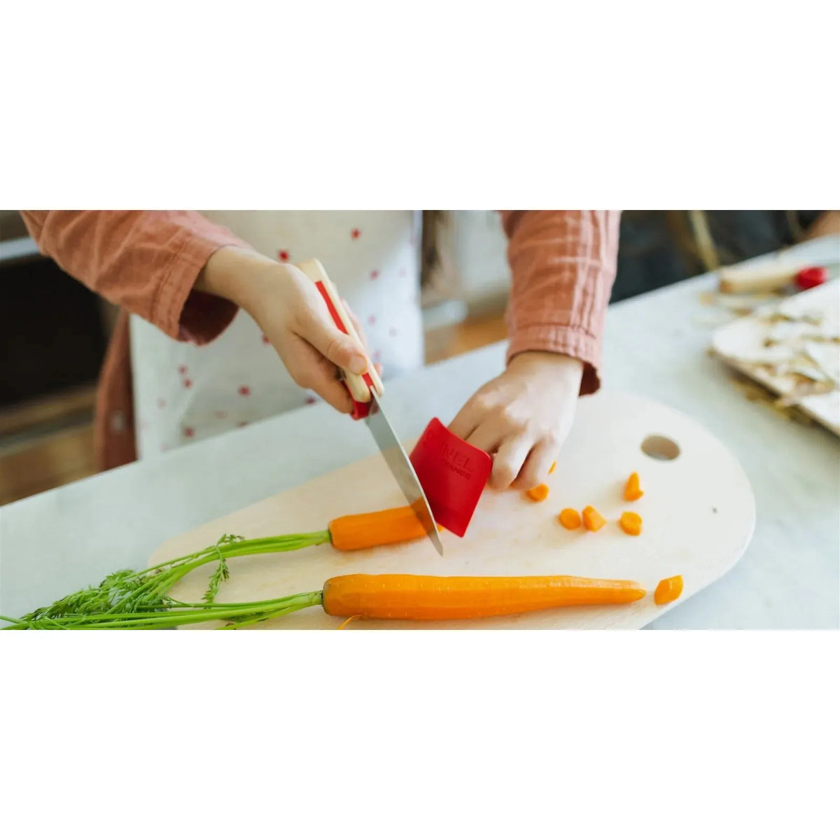 Opinel - Coffret Le Petit Chef (couteau+protège doigt+éplucheur) - rouge    - Opinel - Couteau pour enfant -  - La Guilde Culinaire