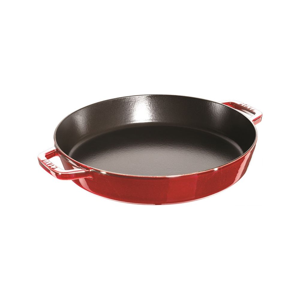 Poêle 2 anses en fonte et émail Rouge cerise 34cm - Staub !    - Staub - Poêle -  - La Guilde Culinaire