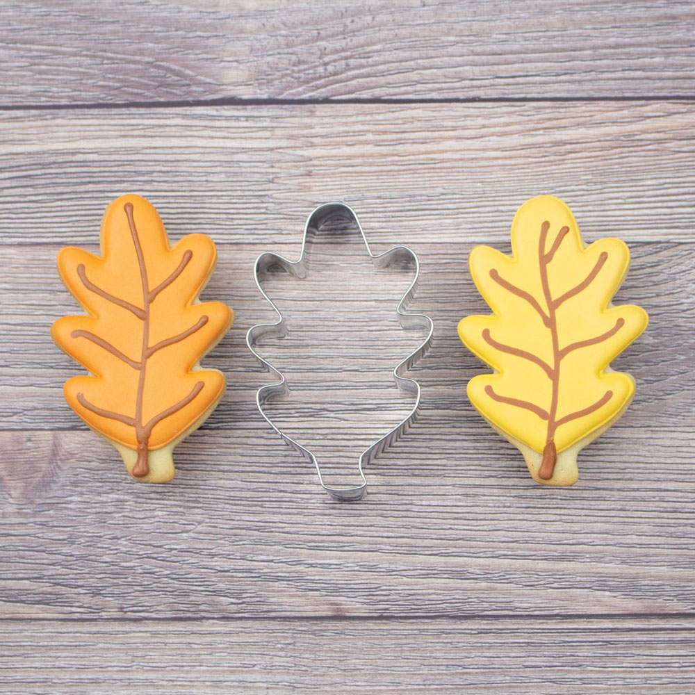 Emporte-pièce Mini feuille de chêne 2 1/2" x 1 1/2"    - Ann Clark Cookie Cutters - Emporte-pièce -  - La Guilde Culinaire