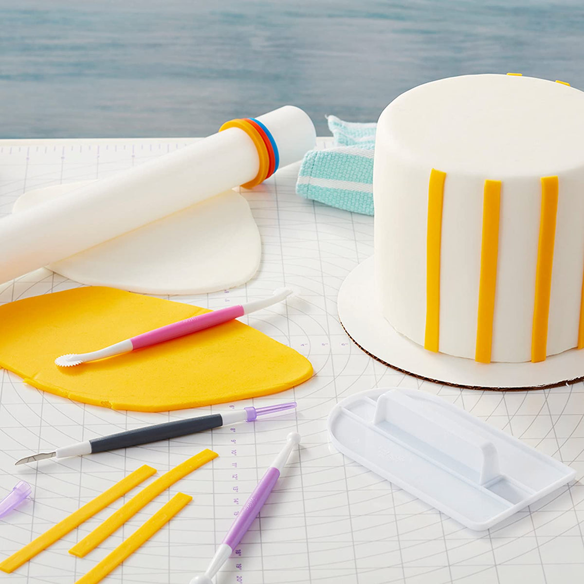 Grand rouleau à fondant avec anneaux-guides Wilton 20"    - Wilton - Rouleau à fondant -  - La Guilde Culinaire